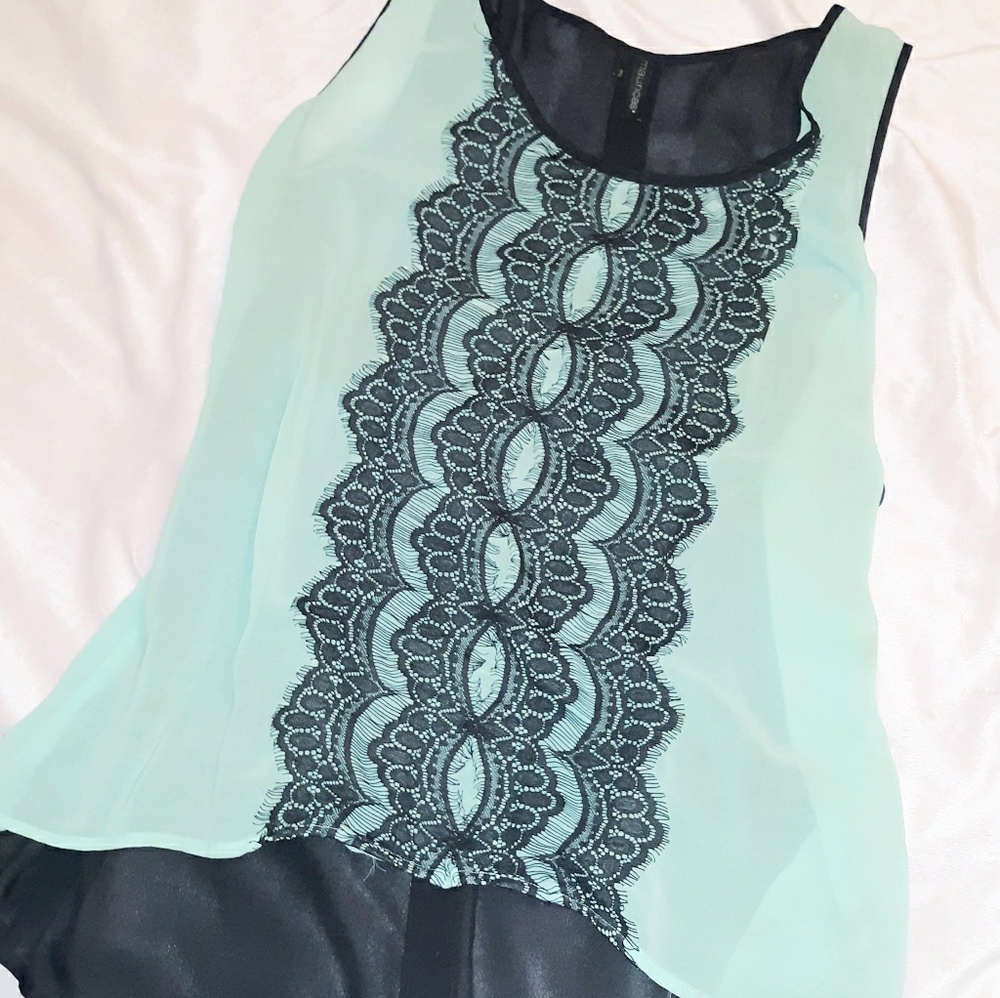 Sleeveless plus size blouse